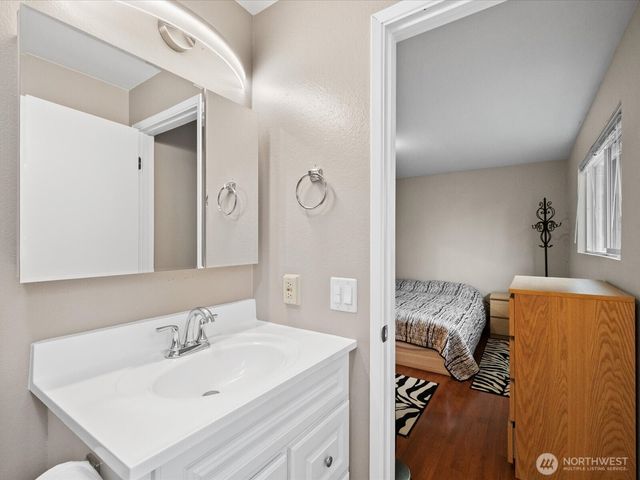 22427 82 Ave W, Edmonds, WA 98026