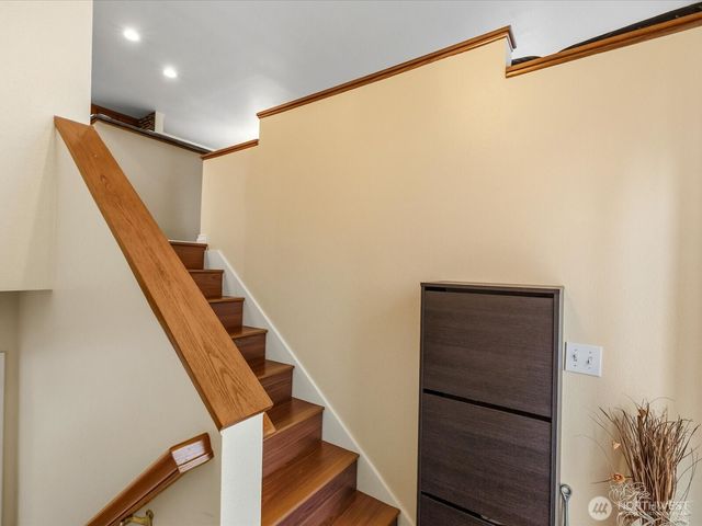 22427 82 Ave W, Edmonds, WA 98026