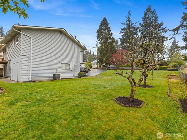 22427 82 Ave W, Edmonds, WA 98026