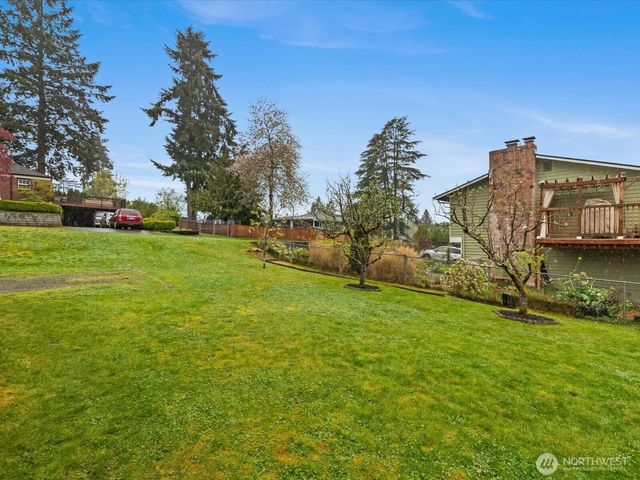 22427 82 Ave W, Edmonds, WA 98026