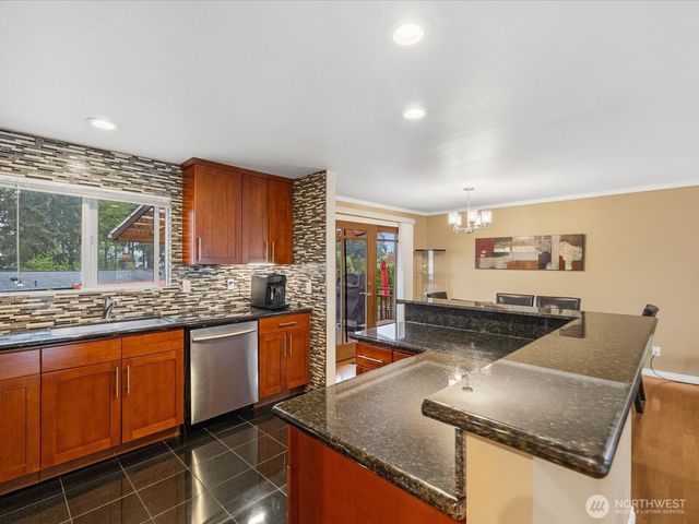 22427 82 Ave W, Edmonds, WA 98026