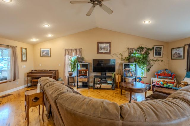 4656 Buckboard Ln, Campo Seco, CA 95226