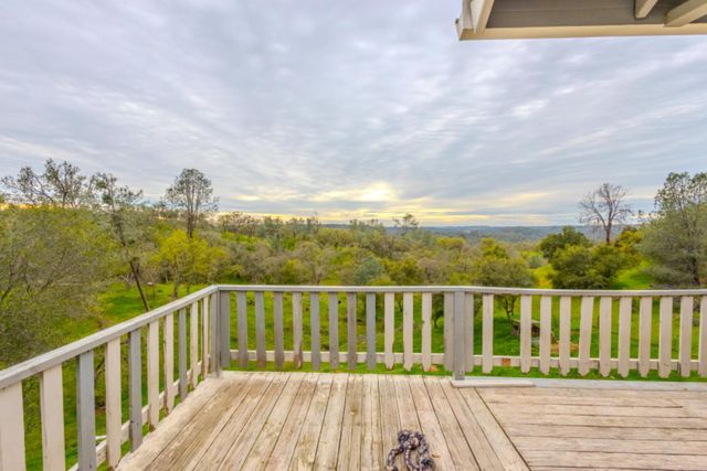 4656 Buckboard Ln, Campo Seco, CA 95226