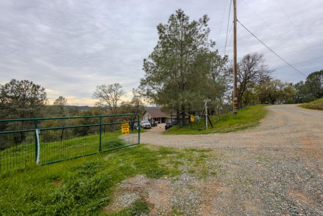 4656 Buckboard Ln, Campo Seco, CA 95226