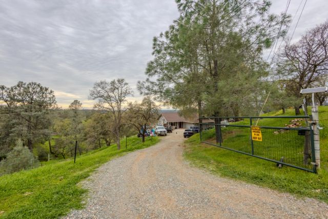 4656 Buckboard Ln, Campo Seco, CA 95226