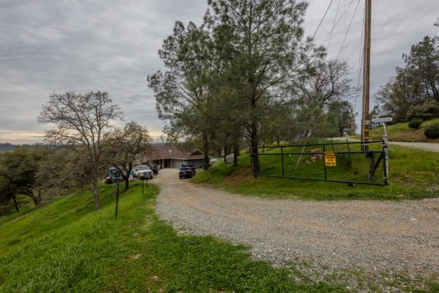 4656 Buckboard Ln, Campo Seco, CA 95226