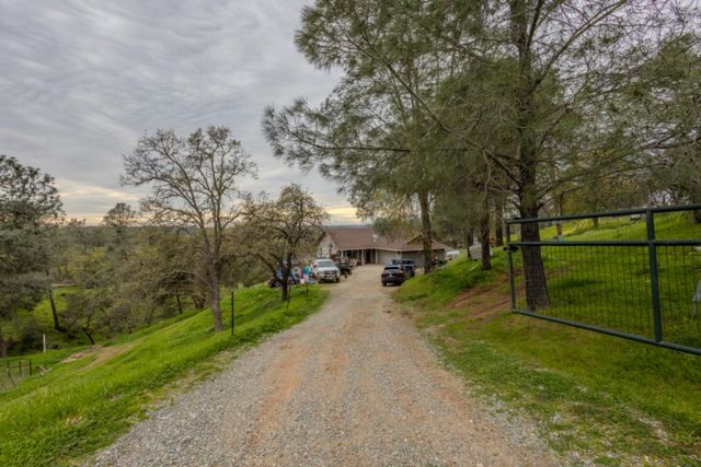 4656 Buckboard Ln, Campo Seco, CA 95226