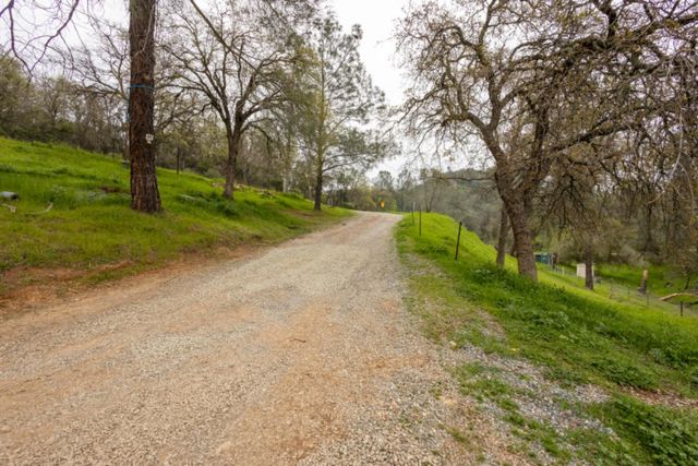 4656 Buckboard Ln, Campo Seco, CA 95226