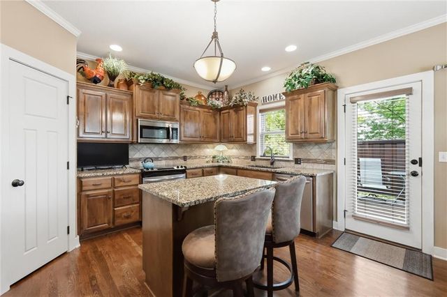 7817 W 158th Place, Overland Park, KS 66223