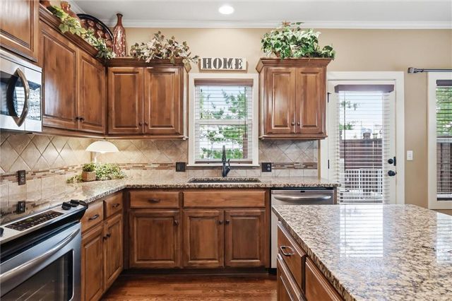 7817 W 158th Place, Overland Park, KS 66223