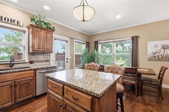 7817 W 158th Place, Overland Park, KS 66223