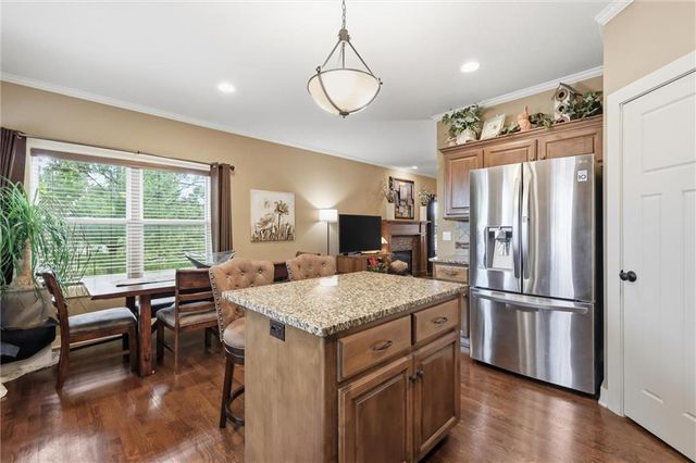7817 W 158th Place, Overland Park, KS 66223