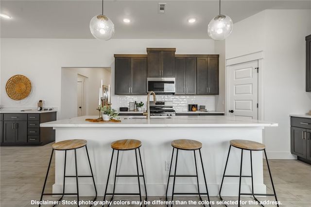 8800 Sunspire Lane, Centerton, AR 72719