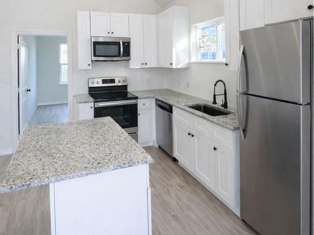 821 Palmdate, Montgomery, TX 77316