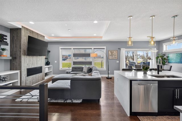 340 NE Hawk Circle, Waukee, IA 50263