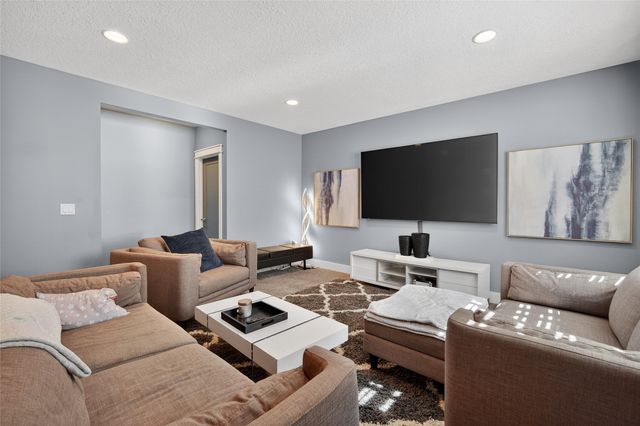 340 NE Hawk Circle, Waukee, IA 50263