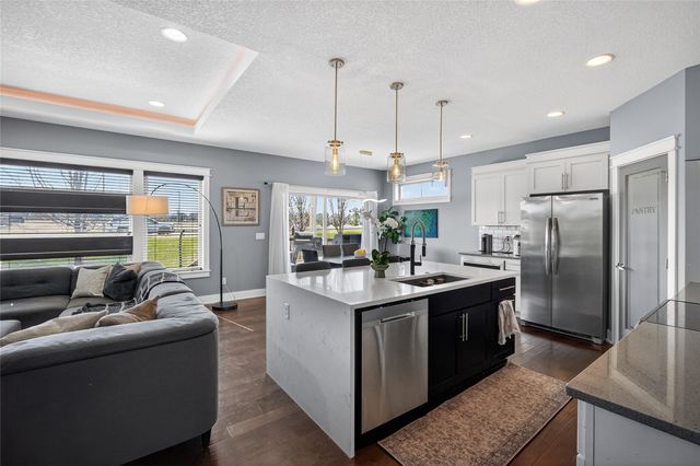 340 NE Hawk Circle, Waukee, IA 50263