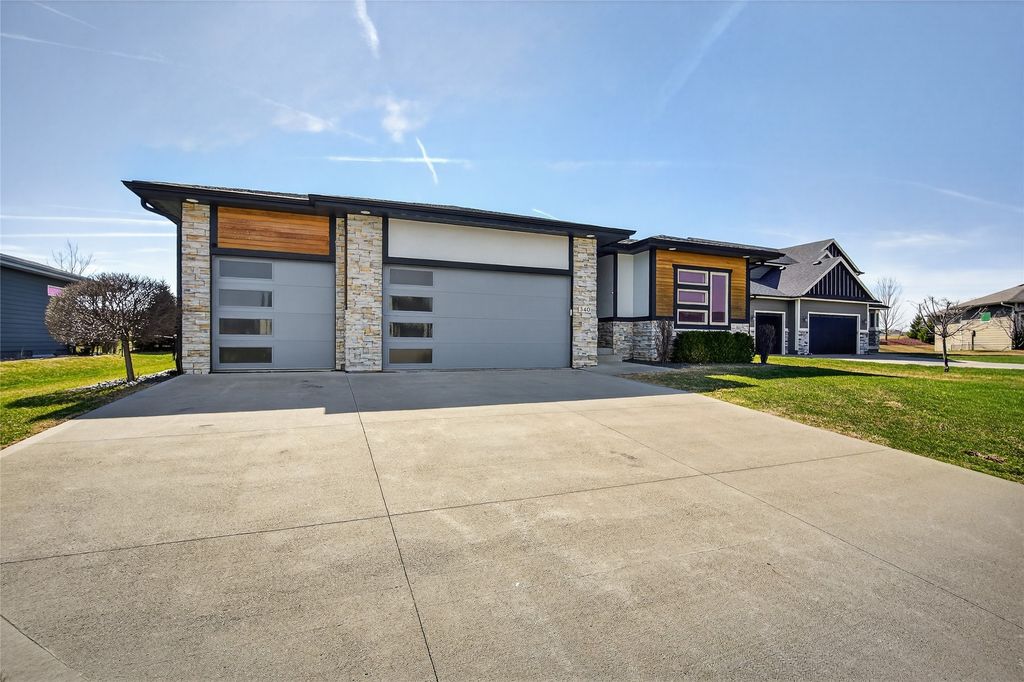 340 NE Hawk Circle, Waukee, IA 50263