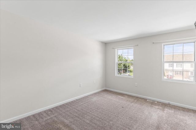5 OXWOOD CIR, New Oxford, PA 17350