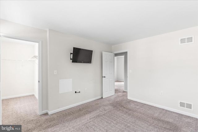 5 OXWOOD CIR, New Oxford, PA 17350