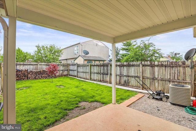 5 OXWOOD CIR, New Oxford, PA 17350