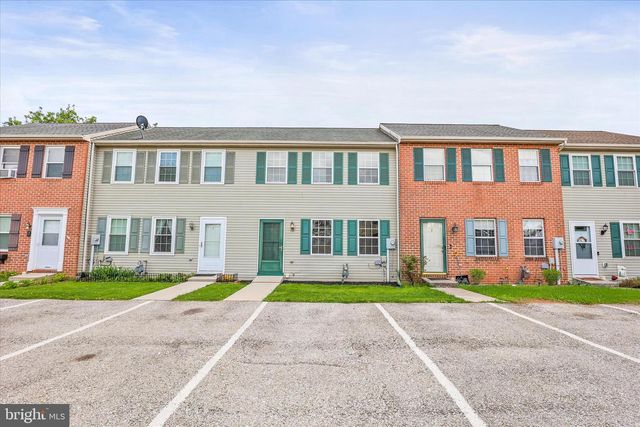 5 OXWOOD CIR, New Oxford, PA 17350