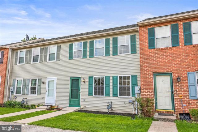 5 OXWOOD CIR, New Oxford, PA 17350