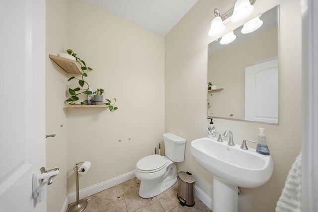 2 Williamsburg Way 2, Medway, MA 02053