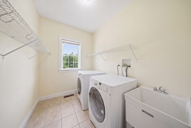 2 Williamsburg Way 2, Medway, MA 02053