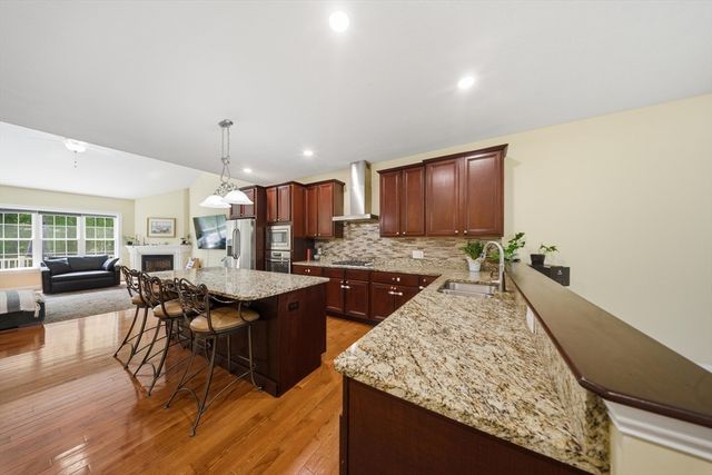 2 Williamsburg Way 2, Medway, MA 02053