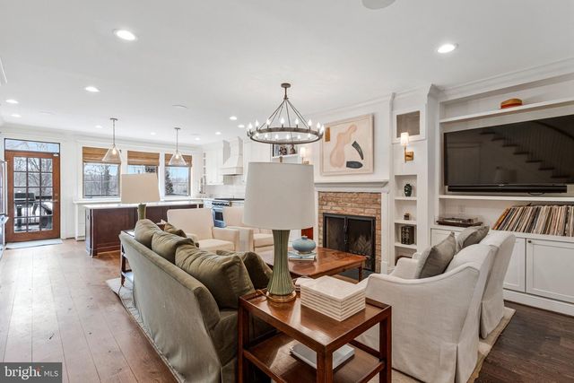 2916 18TH ST NW, Washington, DC 20009