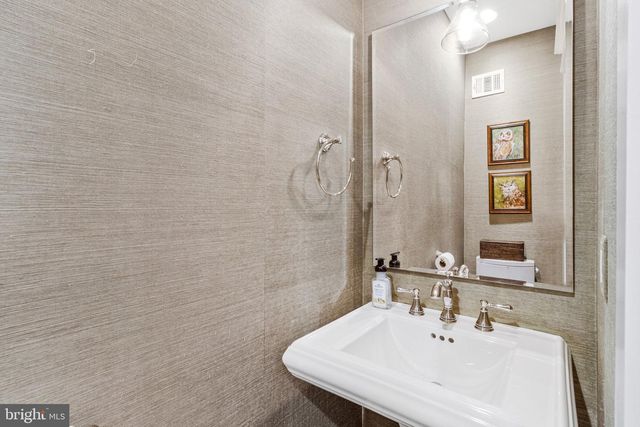 2916 18TH ST NW, Washington, DC 20009