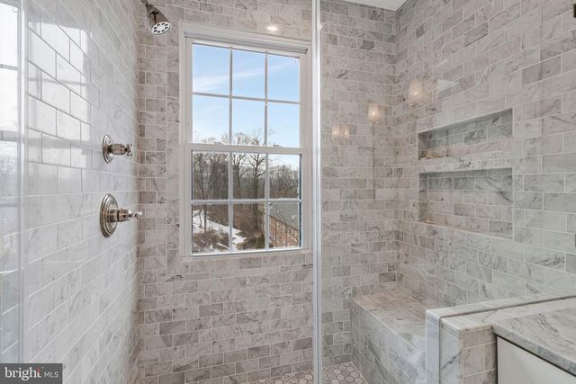 2916 18TH ST NW, Washington, DC 20009