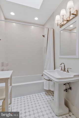 2916 18TH ST NW, Washington, DC 20009