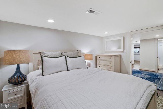 2916 18TH ST NW, Washington, DC 20009