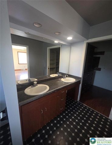 4621 Willow Lane, Lower Nazareth Twp, PA 18064