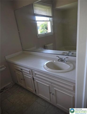 4621 Willow Lane, Lower Nazareth Twp, PA 18064