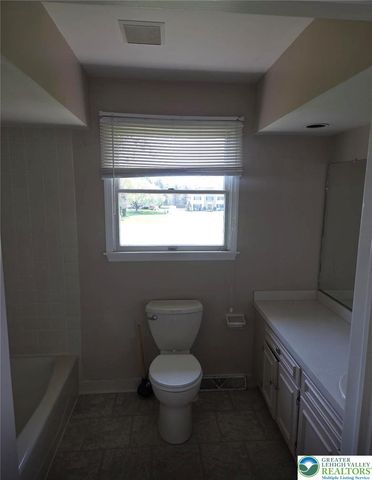 4621 Willow Lane, Lower Nazareth Twp, PA 18064
