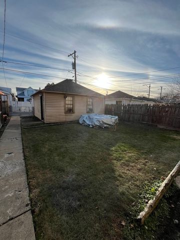 5133 W Wrightwood Avenue 1, Chicago, IL 60639