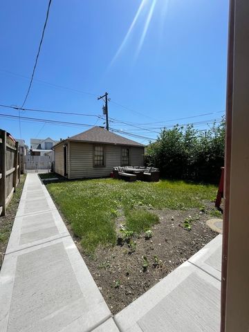 5133 W Wrightwood Avenue 1, Chicago, IL 60639