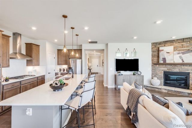 3065 Wyvern, Lake Orion, MI 48259