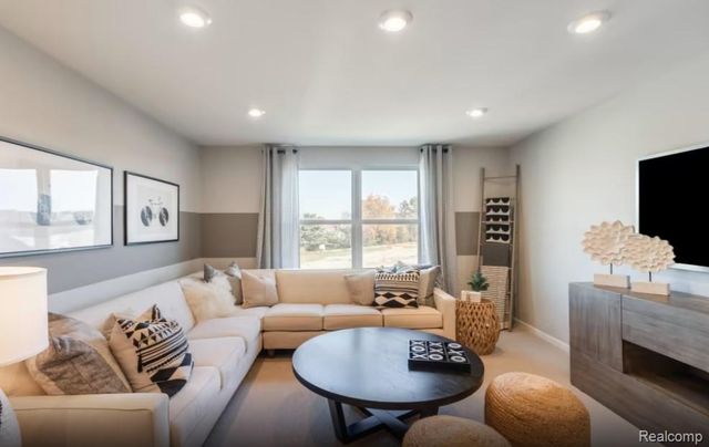 3065 Wyvern, Lake Orion, MI 48259