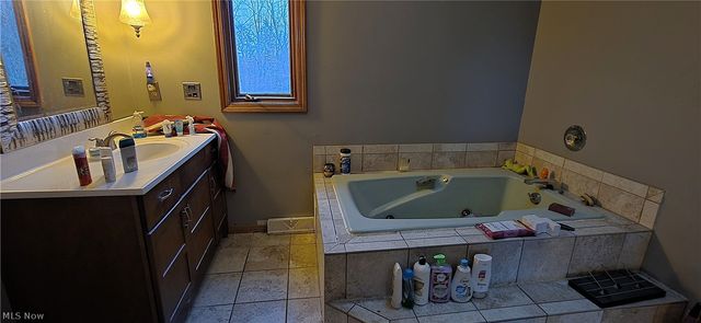 325 Brookshire Oval, Hinckley, OH 44233