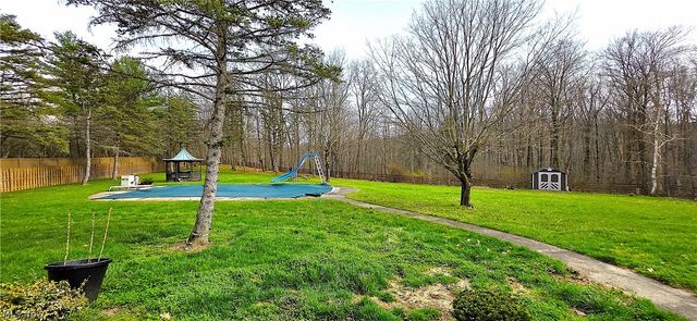 325 Brookshire Oval, Hinckley, OH 44233