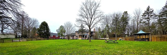 325 Brookshire Oval, Hinckley, OH 44233