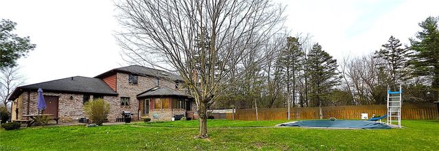 325 Brookshire Oval, Hinckley, OH 44233