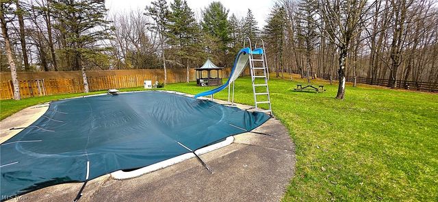 325 Brookshire Oval, Hinckley, OH 44233