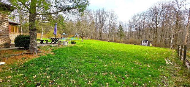 325 Brookshire Oval, Hinckley, OH 44233