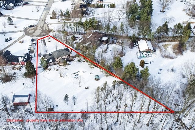 325 Brookshire Oval, Hinckley, OH 44233