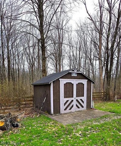 325 Brookshire Oval, Hinckley, OH 44233